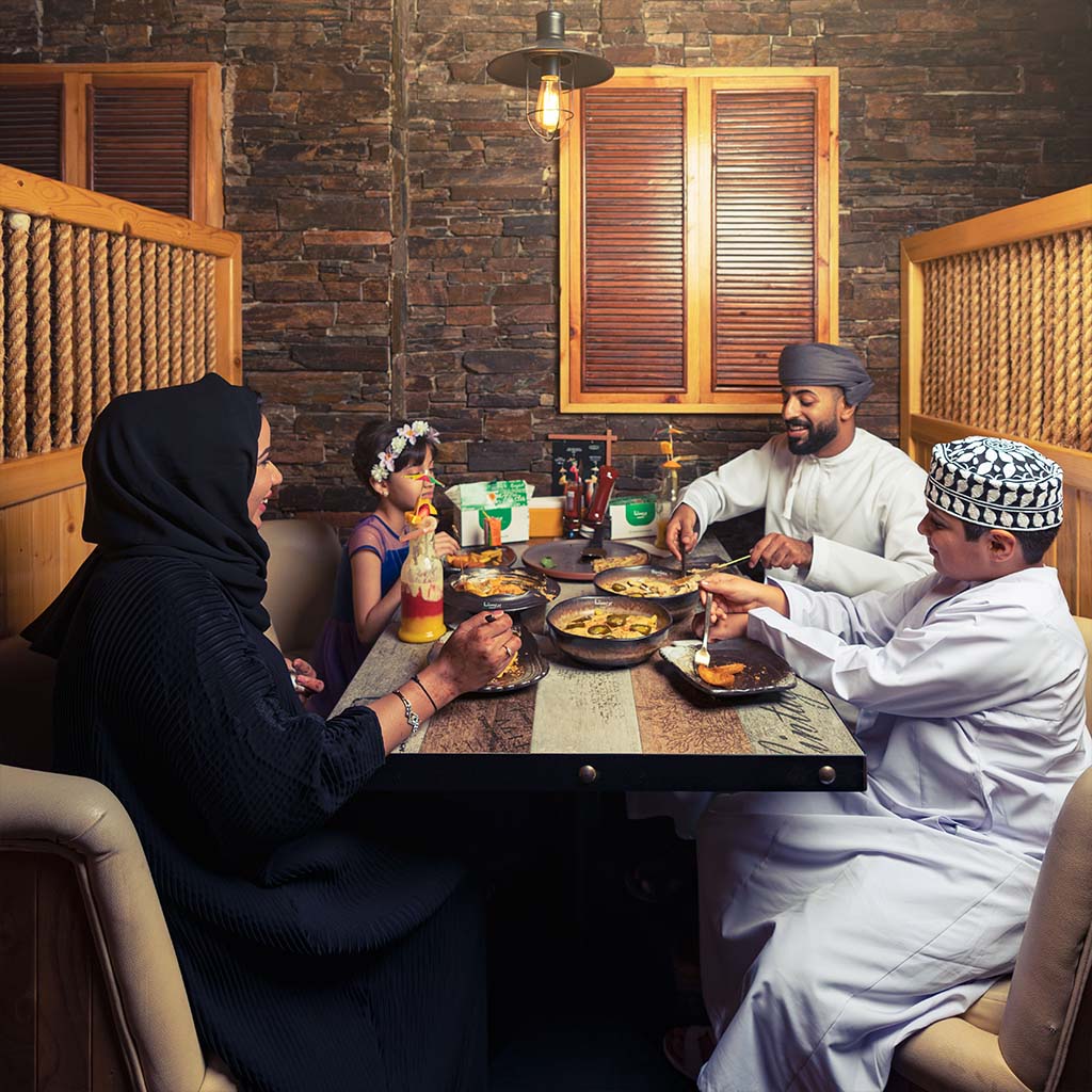 happy family dining in italian restaurants